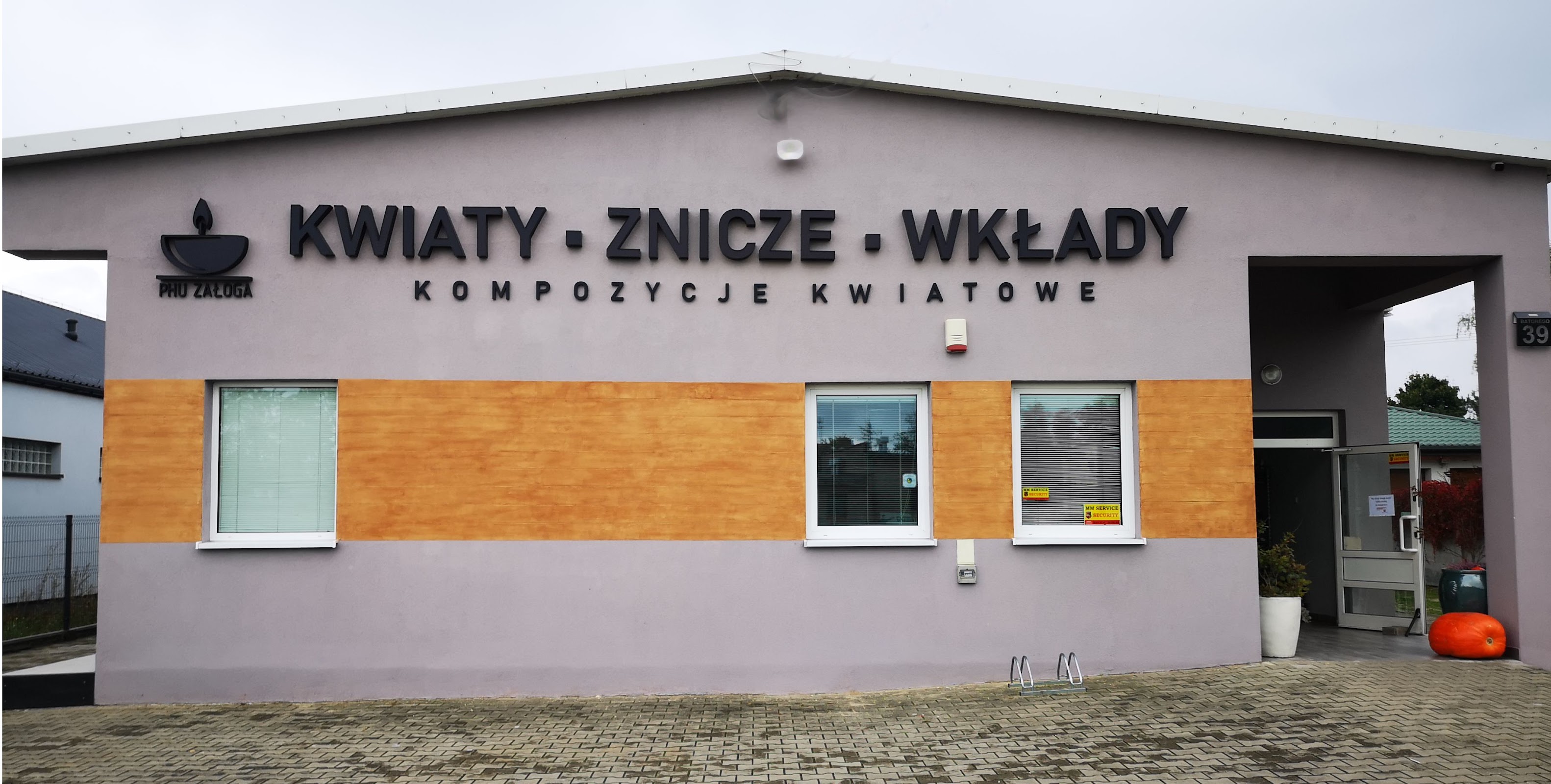 Kwiaciarnia Kwiaty i znicze, ul. Batorego 39 w Łasku